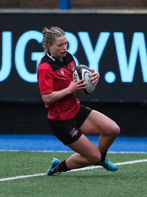 110126 - Brython Thunder v  Clovers, Celtic Challenge - Amy Williams of Brython Thunder races in to score try