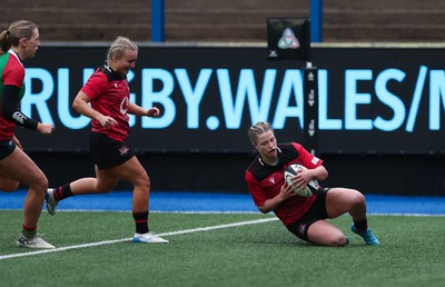 110126 - Brython Thunder v  Clovers, Celtic Challenge - Amy Williams of Brython Thunder races in to score try