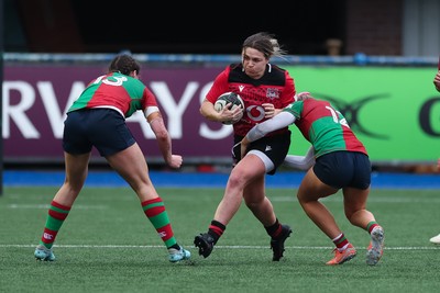 110126 - Brython Thunder v  Clovers, Celtic Challenge - Hannah Bluck of Brython Thunder takes on Lucia Linn of Clovers and Niamh Murphy of Clovers