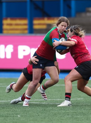 110126 - Brython Thunder v  Clovers, Celtic Challenge - Caitriona Finn of Clovers attacks