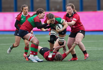 110126 - Brython Thunder v  Clovers, Celtic Challenge - Jane Clohessy of Clovers takes on Rhian Bowden of Brython Thunder