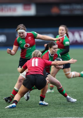 110126 - Brython Thunder v  Clovers, Celtic Challenge - Emily Foley of Clovers taks on Seren Singleton of Brython Thunder