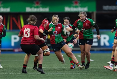 110126 - Brython Thunder v  Clovers, Celtic Challenge - Anna McGann of Clovers attacks