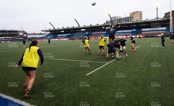 110126 - Brython Thunder v  Clovers, Celtic Challenge - Clovers warm up ahead of the match