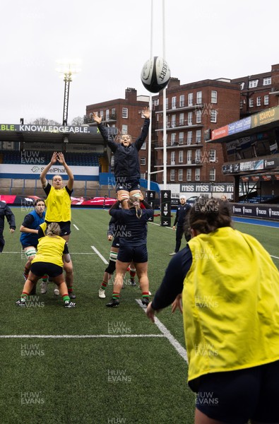 110126 - Brython Thunder v  Clovers, Celtic Challenge - Clovers warm up ahead of the match