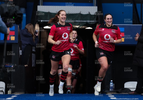 110126 - Brython Thunder v  Clovers, Celtic Challenge - Lisa Neumann of Brython Thunder and Courtney Keight of Brython Thunder run out at the start of the match
