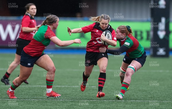 110126 - Brython Thunder v  Clovers, Celtic Challenge - Rhian Bowden of Brython Thunder charges forward