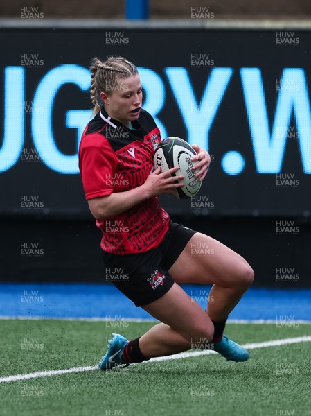 110126 - Brython Thunder v  Clovers, Celtic Challenge - Amy Williams of Brython Thunder races in to score try