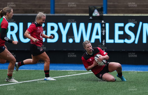 110126 - Brython Thunder v  Clovers, Celtic Challenge - Amy Williams of Brython Thunder races in to score try