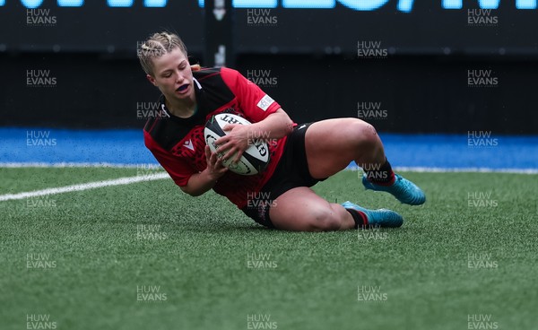 110126 - Brython Thunder v  Clovers, Celtic Challenge - Amy Williams of Brython Thunder races in to score try