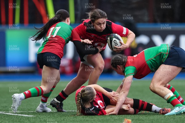 110126 - Brython Thunder v  Clovers, Celtic Challenge - Hannah Bluck of Brython Thunder attacks