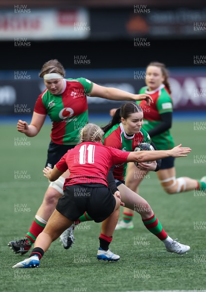 110126 - Brython Thunder v  Clovers, Celtic Challenge - Emily Foley of Clovers taks on Seren Singleton of Brython Thunder