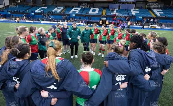 110126 - Brython Thunder v  Clovers, Celtic Challenge - Clovers huddle up at the end of the match
