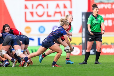 140226 - Brython Thunder v Edinburgh - Celtic Challenge - Emily Love of Edinburgh passes the ball