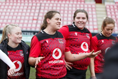 140226 - Brython Thunder v Edinburgh - Celtic Challenge - Natalia John of Brython Thunder speaks to the team after the match