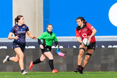 140226 - Brython Thunder v Edinburgh - Celtic Challenge - Branwen Metcalfe of Brython Thunder passes the ball