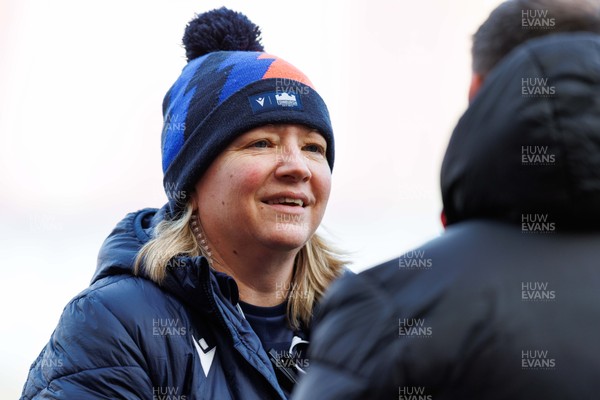 140226 - Brython Thunder v Edinburgh - Celtic Challenge - Edinburgh head coach Claire Cruikshank  during the warm up