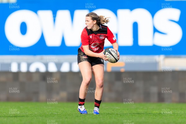 140226 - Brython Thunder v Edinburgh - Celtic Challenge - Ffion Williams of Brython Thunder passes the ball