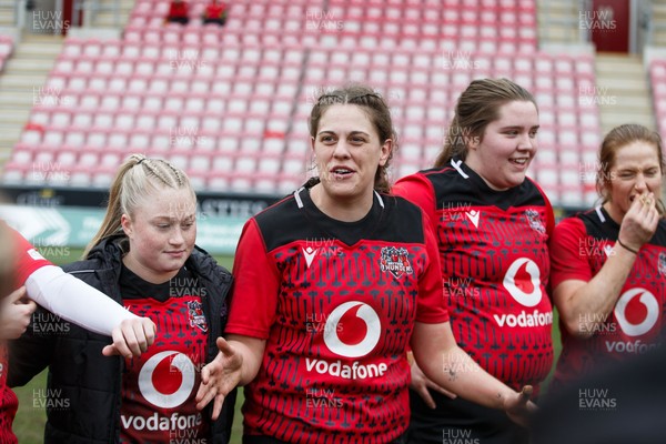 140226 - Brython Thunder v Edinburgh - Celtic Challenge - Natalia John of Brython Thunder speaks to the team after the match