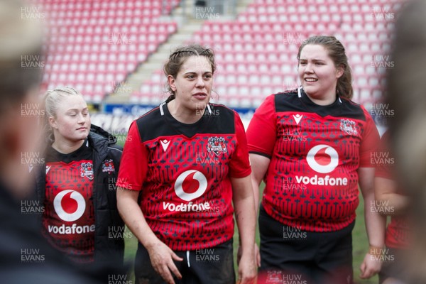 140226 - Brython Thunder v Edinburgh - Celtic Challenge - Natalia John of Brython Thunder speaks to the team after the match