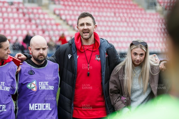 140226 - Brython Thunder v Edinburgh - Celtic Challenge - Brython Thunder head coach Ashley Beck speaks to the team after the match