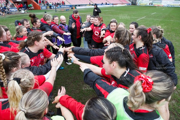 140226 - Brython Thunder v Edinburgh - Celtic Challenge - Huddle at the end of the match