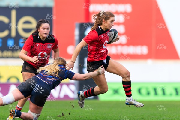140226 - Brython Thunder v Edinburgh - Celtic Challenge - Lisa Neumann of Brython Thunder gets past Catriona Moody of Edinburgh