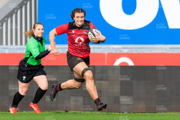 140226 - Brython Thunder v Edinburgh - Celtic Challenge - Branwen Metcalfe of Brython Thunder makes a break