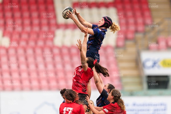 140226 - Brython Thunder v Edinburgh - Celtic Challenge - Charlotte Russell of Edinburgh wins a lineout