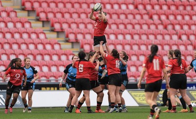 090325  Brython Thunder v Glasgow Warriors, Celtic Challenge - Gwen Crabb of Brython Thunder wins the line out