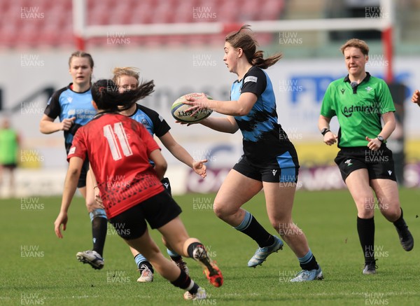 090325  Brython Thunder v Glasgow Warriors, Celtic Challenge - Nicole Flynn of Glasgow Warriors takes on Eleanor Hing of Brython Thunder