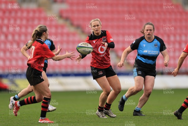 090325  Brython Thunder v Glasgow Warriors, Celtic Challenge - Meg Webb of Brython Thunder feeds the ball out