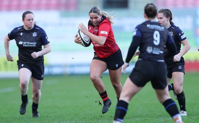 201225 - Brython Thunder v Glasgow Warriors, Celtic Challenge - Gabby Healen of Brython Thunder attacks the Glasgow defence