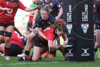 201225 - Brython Thunder v Glasgow Warriors, Celtic Challenge - Ellie Tromans of Brython Thunder powers over to score the opening try