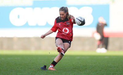 201225 - Brython Thunder v Glasgow Warriors, Celtic Challenge - Hanna Marshall of Brython Thunder kicks a conversion