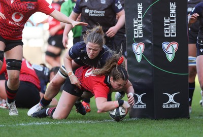 201225 - Brython Thunder v Glasgow Warriors, Celtic Challenge - Ellie Tromans of Brython Thunder powers over to score the opening try