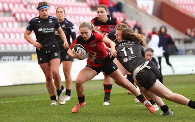 201225 - Brython Thunder v Glasgow Warriors, Celtic Challenge - Hanna Marshall of Brython Thunder takes a quick penalty to score try