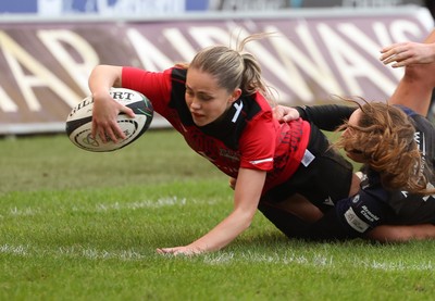 201225 - Brython Thunder v Glasgow Warriors, Celtic Challenge - Hanna Marshall of Brython Thunder takes a quick penalty to score try