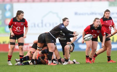 201225 - Brython Thunder v Glasgow Warriors, Celtic Challenge - Rianna Darroch of Glasgow Warriors feeds the ball out