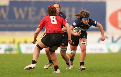201225 - Brython Thunder v Glasgow Warriors, Celtic Challenge - Gemma Bell of Glasgow Warriors takes on Branwen Metcalfe of Brython Thunder