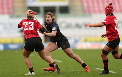 201225 - Brython Thunder v Glasgow Warriors, Celtic Challenge - Nicole Flynn of Glasgow Warriors takes on Meg Webb of Brython Thunder