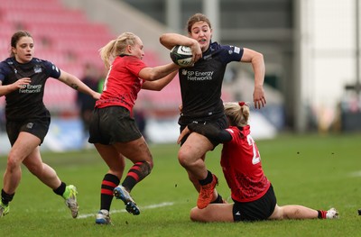 201225 - Brython Thunder v Glasgow Warriors, Celtic Challenge - Nicole Flynn of Glasgow Warriors takes on Meg Webb of Brython Thunder