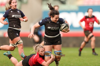 201225 - Brython Thunder v Glasgow Warriors, Celtic Challenge - Gemma Bell of Glasgow Warriors breaks for the line to set up a try for Ailsa Merryweather of Glasgow Warriors