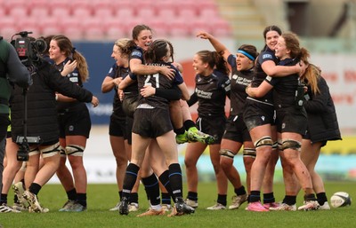 201225 - Brython Thunder v Glasgow Warriors, Celtic Challenge - Glasgow celebrate on the final whistle