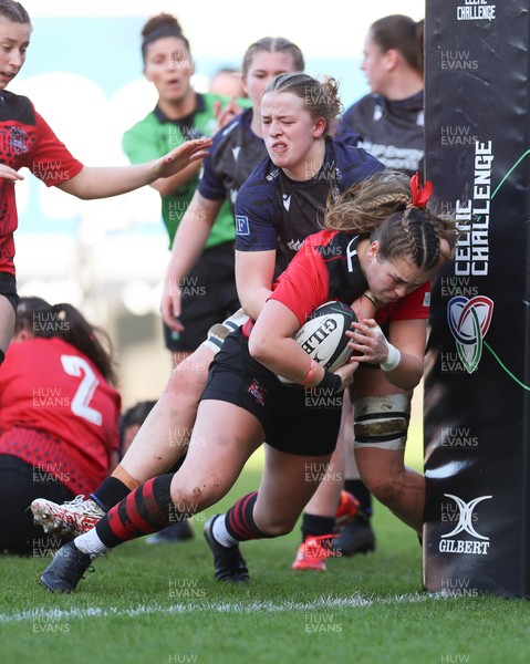 201225 - Brython Thunder v Glasgow Warriors, Celtic Challenge - Ellie Tromans of Brython Thunder powers over to score the opening try