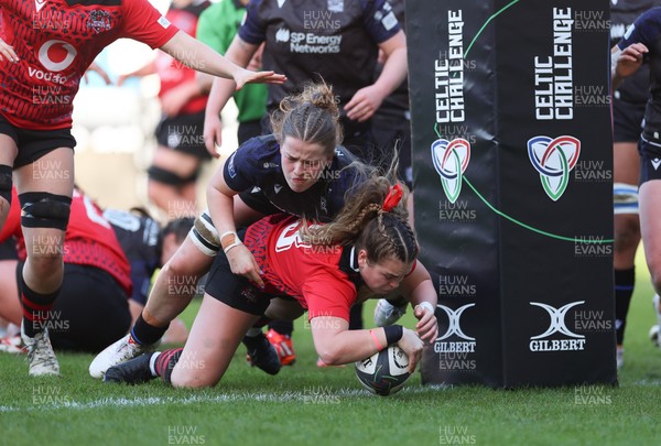 201225 - Brython Thunder v Glasgow Warriors, Celtic Challenge - Ellie Tromans of Brython Thunder powers over to score the opening try