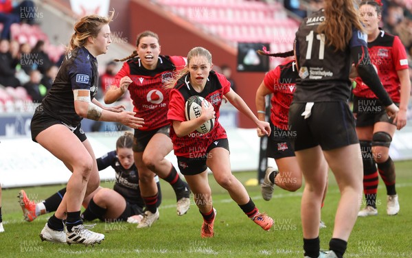 201225 - Brython Thunder v Glasgow Warriors, Celtic Challenge - Hanna Marshall of Brython Thunder takes a quick penalty to score try