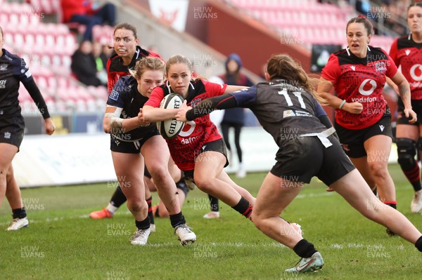 201225 - Brython Thunder v Glasgow Warriors, Celtic Challenge - Hanna Marshall of Brython Thunder takes a quick penalty to score try