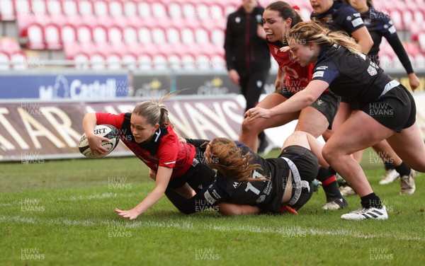 201225 - Brython Thunder v Glasgow Warriors, Celtic Challenge - Hanna Marshall of Brython Thunder takes a quick penalty to score try