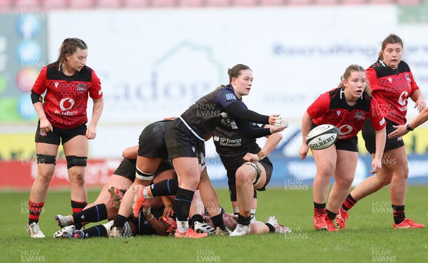 201225 - Brython Thunder v Glasgow Warriors, Celtic Challenge - Rianna Darroch of Glasgow Warriors feeds the ball out
